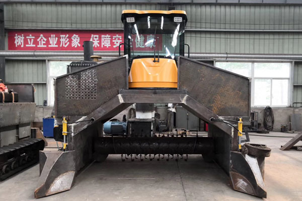 牛糞發(fā)酵翻堆機設備