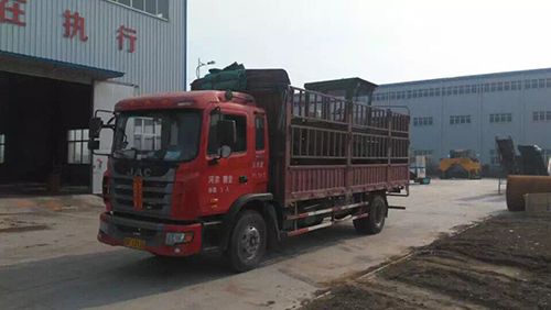 有機肥生產(chǎn)線設(shè)備裝車完畢發(fā)往河北邢臺圖2