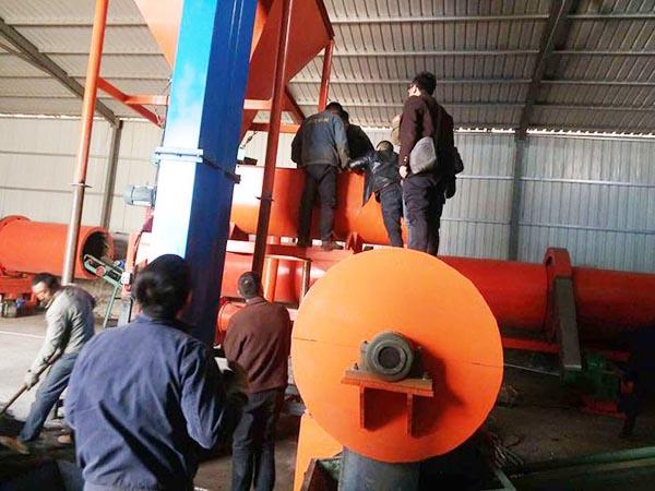 我公司組織員工到有機肥廠培訓(xùn)學(xué)習(xí)