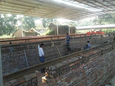 有機(jī)肥設(shè)備-槽式翻拋機(jī)安裝現(xiàn)場(chǎng)