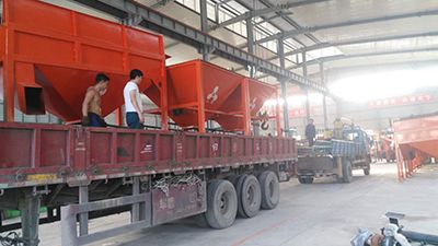 有機肥設備-有機肥生產線發(fā)貨現場