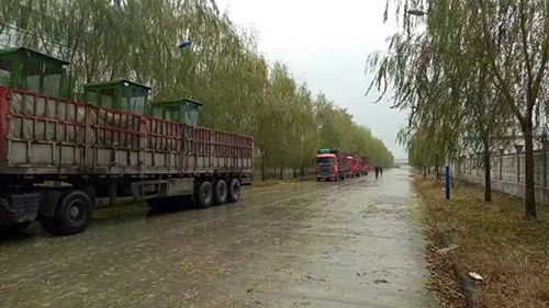 有機(jī)肥設(shè)備-翻堆機(jī)向山東奔去！