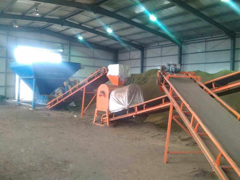  養(yǎng)殖大戶投100萬(wàn)買(mǎi)有機(jī)肥生產(chǎn)設(shè)備,雞糞變身有機(jī)肥成“搶手貨