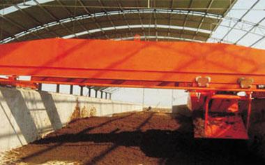 有機肥生產(chǎn)線-設(shè)備翻堆機廠家