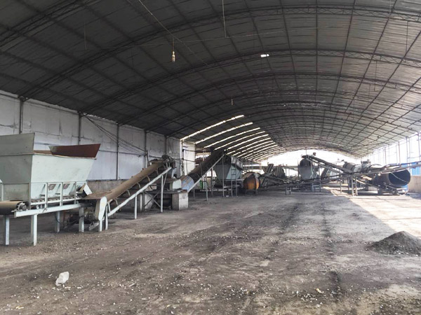 建個有機(jī)肥加工廠一年的利潤有多少錢？需要哪些有機(jī)肥加工設(shè)備？