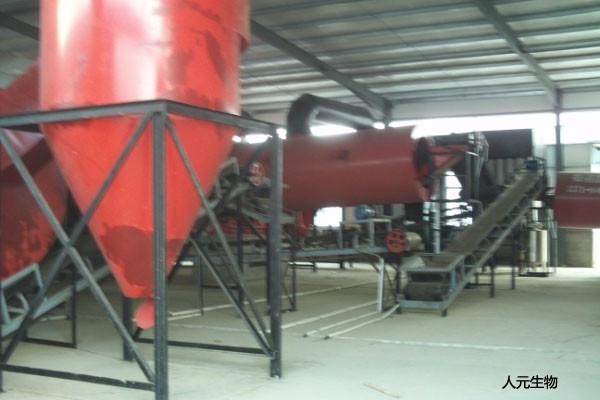 配置一套小型牛糞有機(jī)肥生產(chǎn)線需要多少錢？