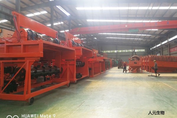 如何利用翻拋機(jī)制作豬糞有機(jī)肥？具體方法是什么？