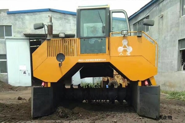 有機肥發(fā)酵翻堆機有哪些優(yōu)勢？