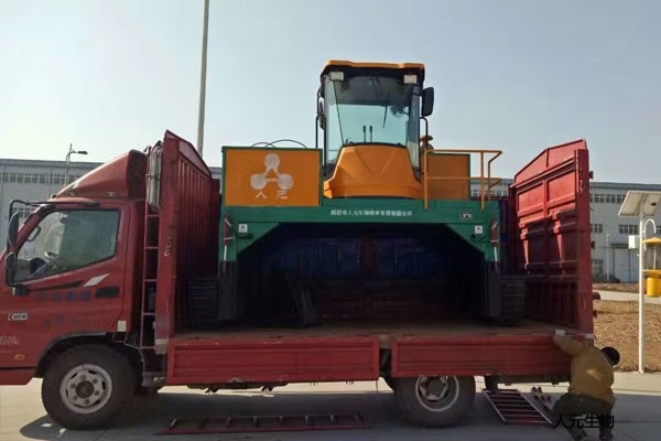 履帶式翻堆機(jī)工作原理簡單，翻堆效果卻不錯