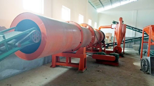 有機肥圓盤造粒機與擠壓造粒機設(shè)備哪個好用？工藝對比