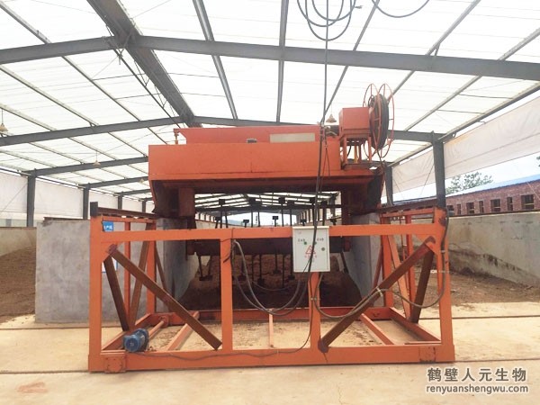 廣東槽式翻拋機在堆肥生產(chǎn)中的作用